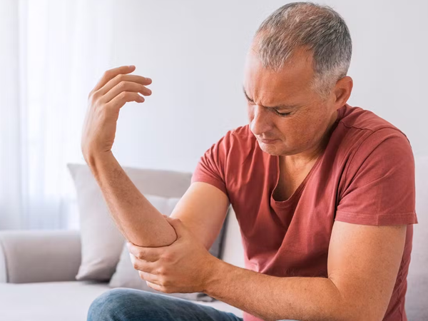Fraqueza muscular: quando ela é sinal de doença neuromuscular e como o exame confirma
